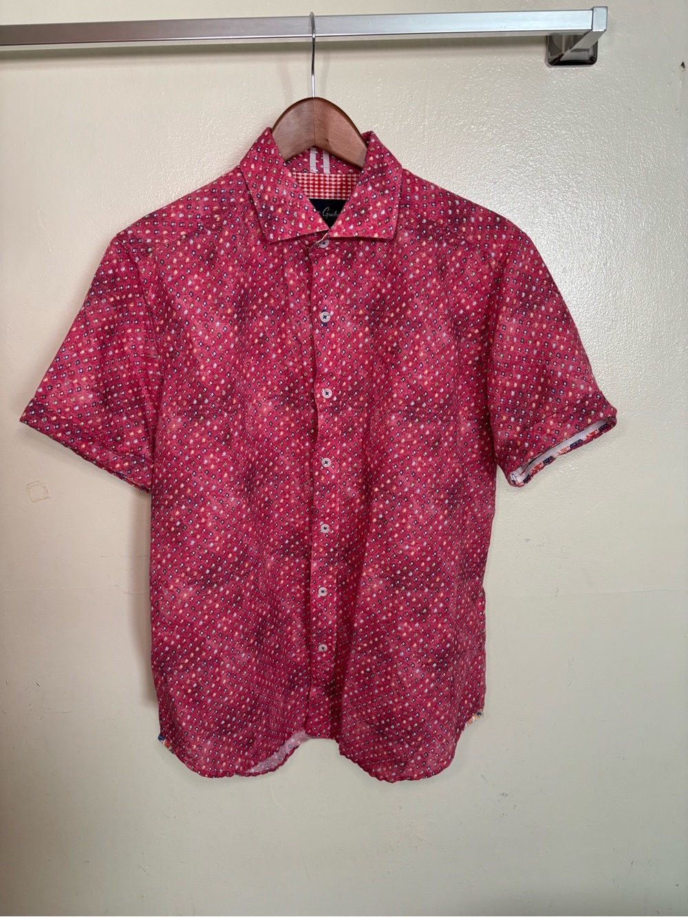 Robert Graham ButtonDown Boyer Short Sleeved Shirt, Pink Geometric Pattern Large
